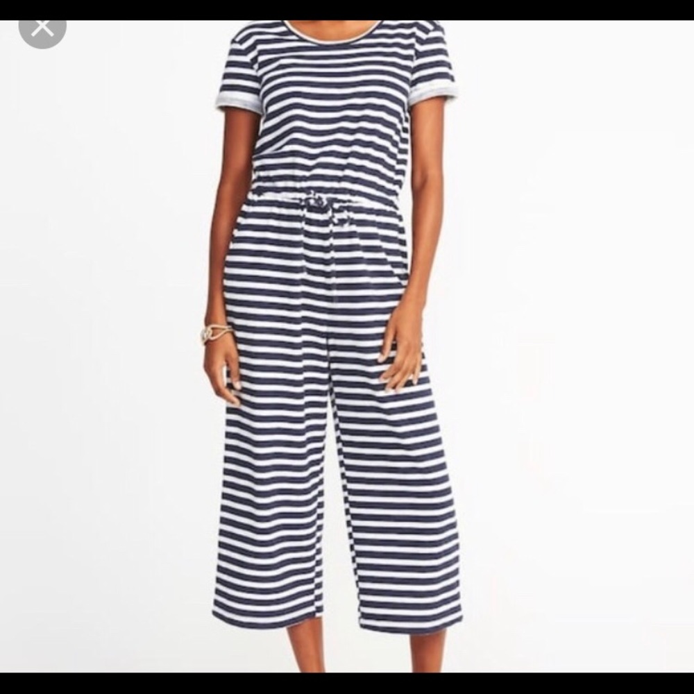 Old navy striped Wide-leg Boucle’ jumpsuit.